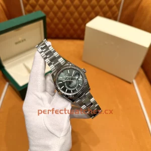 Rolex Sky-Dweller 336934-0001 Replica Luxury Green Dial Travel GMT Timepiece